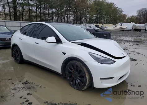 2022 Tesla Model Y z USA, uszkodzony, nr VIN 7SAYGDEF2NF387620